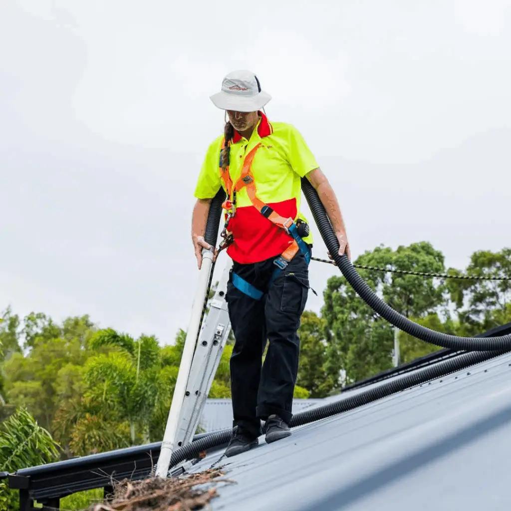 Professional gutter Cleaning in ottawa, ON